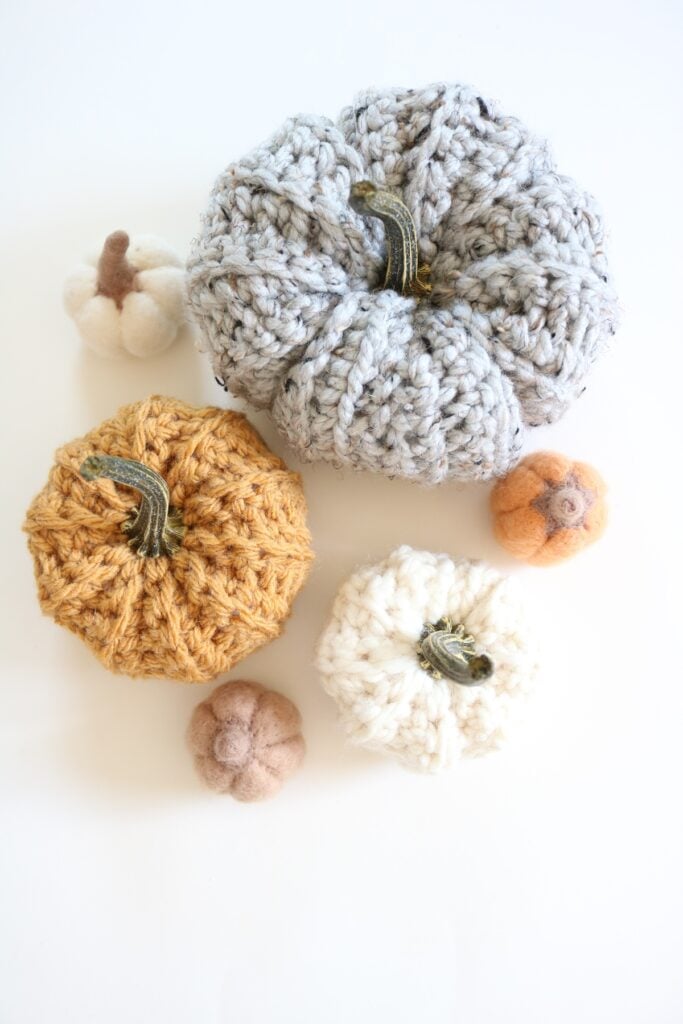 Cozy Chunky Pumpkins Crochet Pattern - flatlay 1
