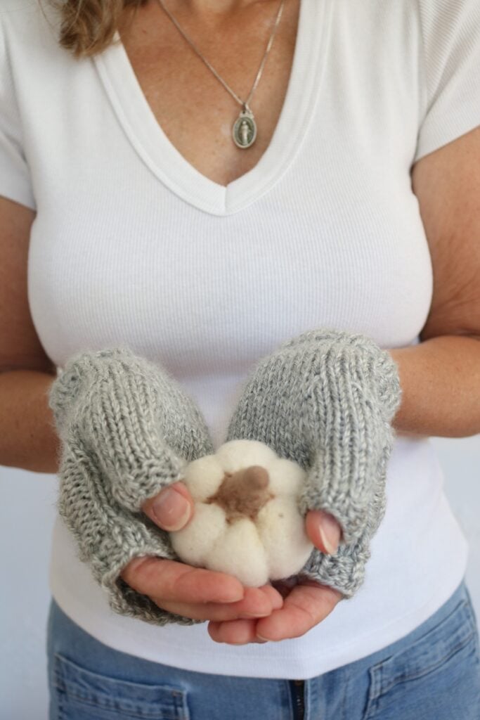 Poetcore Fingerless Gloves Knitting Pattern - wearing 9