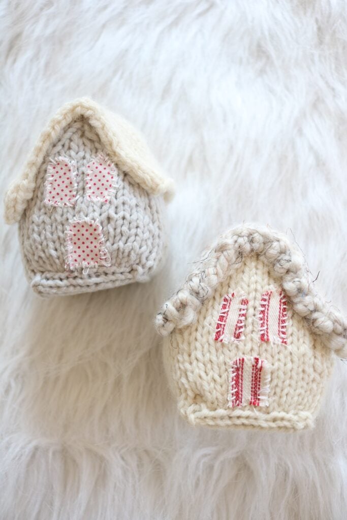 Christmas House Knit Pattern - 2 houses plain