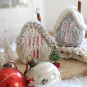 Christmas House Knit Pattern - 2 houses with chimneys, upright 2