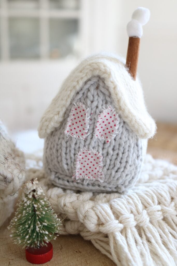 Christmas House Knit Pattern - cream roof house with chimney